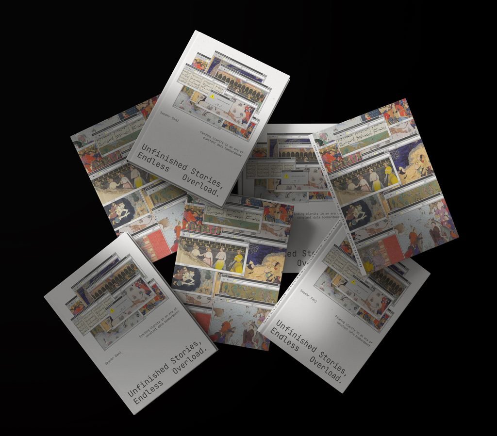 Composition de livres superposés représentant la surcharge d'informations